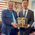 هدوء بأسواق الصرف وتراجع طفيف للذهب