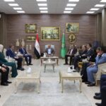 محافظ قنا يكرم فريق منظومة الشكاوى بعد تحقيق استجابة كاملة بنسبة 100%