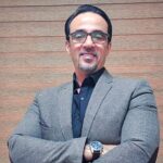 شباب فوق السبعين … عرض مسرحي يجمع بين الكوميديا والرسائل الهادفة حول عقوق الوالدين داخل المجتمع