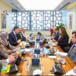 محافظ قنا يتابع فعاليات تدريبات التثقيف المالي لتمكين المرأة اقتصاديًا بمركزي قفط ونقادة