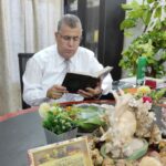 أيتها الزوجة اشغلي نفسك بما يحبه الله ويرضاه