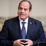 علوان يشارك مراسم وضع إكليلًا من الزهور على النصب التذكاري لشهداء المنطقة الجنوبية.