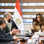 محافظ الفيوم يتفقد عدداً من مواقف سيارات الأجرة لمتابعة مدى التزام السائقين بتعريفة المواصلات الجديدة