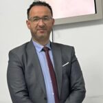 مناضل في بلاد الغربه