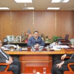 إصابة 12 شخص بحادث انقلاب ميكروباص بصحراوي أبو قرقاص