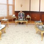 محافظ بورسعيد يوقع عقود تمليك أراضي ل 4 مصانع دعمًا للصناعة