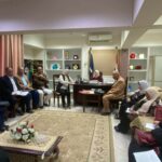 إصابة 12 شخص بحادث انقلاب ميكروباص بصحراوي أبو قرقاص