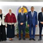 وكيل تعليم قنا يستقبل وفد من طلاب مدرسة تحيا مصر 1 الرسمية المتميزة لغات لتقديم التهنئة بعيد الفطر المبارك